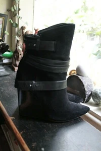 ALICE & OLIVIA by STACEY BENDET Black Ankle Boots/11.5 cm Wedge Size 38.5/ 7.5 - Picture 1 of 12
