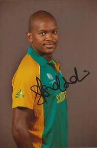 SÜDAFRIKA * LONWABO TSOTSOBE SIGNED 6x4 PORTRAIT PHOTO + COA - Bild 1 von 1