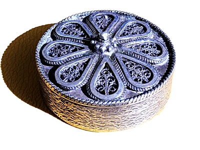 Vintage Small Round Filigree Pill Box 925 Sterling Silver - Изображение 1 из 4