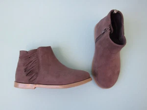 Size: 10M OLD NAVY Gray Ankle Boots Faux Suede Fringe Toddler/Girls Tan Sole - Picture 1 of 12