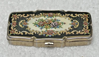 Pastillero vintage "tapiz" 2 1/2 x 1 1/4" tiene forro con divisor Foto 1 de 4