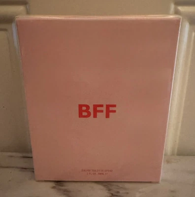 Kim Kardashian, Auténtica Fragancia KKW Corazones Kimoji, BFF, Spray de Una Onza Foto 1 de 3