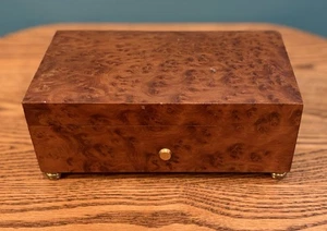 Pre Owned Remarkable Vintage Wooden Music Box On Brass Feet - Picture 1 of 6