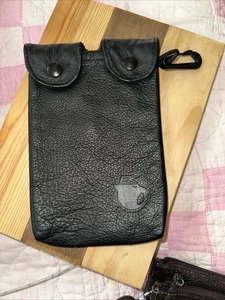 Bolsa de cuero granulado negra con clip para cinturón de cateen marca EK - Imagen 1 de 9