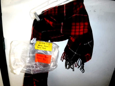 RIVERDALE TV SERIES ARCHIE'S SECRET  SANTA  GIFT  SHAWL   ep  2:09 - Image 1 of 4