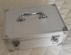 3 gebrauchte Aluminun Aufbewahrung & Vitrine - Bild 1 von 2