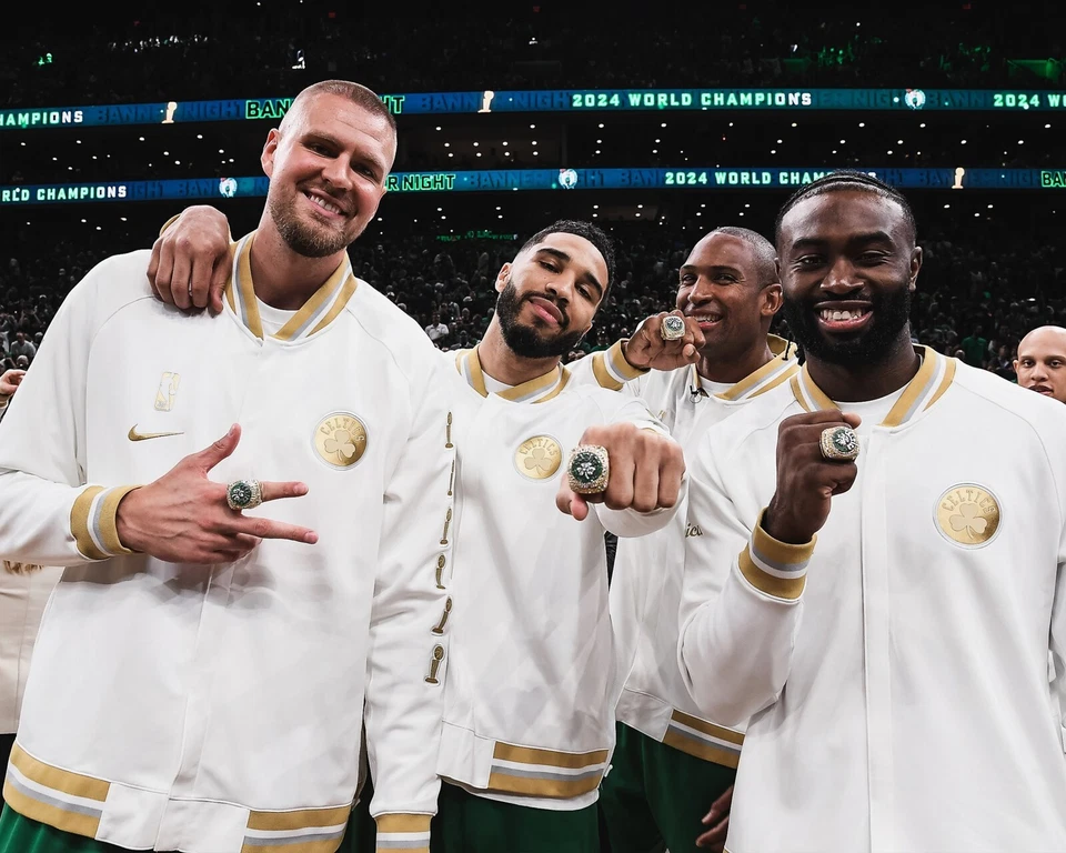 Foto de baloncesto de la NBA Porzingis Tatum Horford anillos marrones Boston Celtics 8x10 Foto 1 de 1