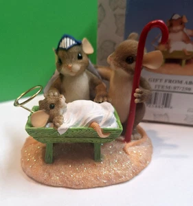 Charming Tails A GIFT FROM ABOVE Nativity Mouse Figurine - Picture 1 of 6
