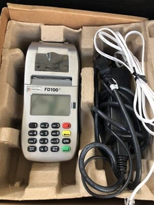 First Data FD100Ti Credit Card Terminal In Open Box - Picture 1 of 3
