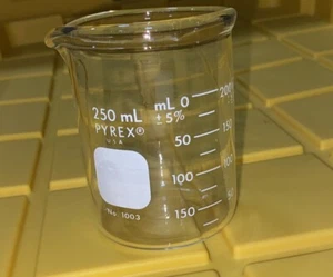 Nuovo PYREX 1003-250 Heavy Duty Griffin Bicchiere 250 ml, Doppia Scala, Graduato - Foto 1 di 1