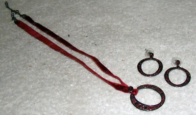 Monet Chocker Style O Necklace, Earring Set (Red Stones) Signed Jewelry Foto 1 de 4