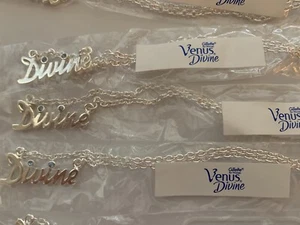 Set 50 Venus Divine Halsketten Metall blaue Steine Modeschmuck Promo Gillette - Bild 1 von 3