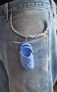 CROCS Schlüsselanhänger 10 verschiedene Farben Key Chain Anhänger Garten Urlaub - Bild 1 von 11
