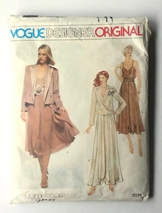 VOGUE Diseñador Original Patrón 2026 VERSACE GENNY Chaqueta Falda Talla 10 SIN CORTAR - Imagen 1 de 2