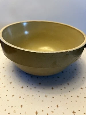 Антикварная кремовая керамическая чаша. Поднятый низ - Изображение 1 из 3