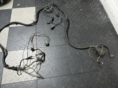 1978 - 1987 年 Grand National T 型 G 车身前身体线束灯喇叭保险丝座 — 第 1/4 张图片