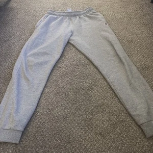 Champion Jogginghose Herren grau M mit kleinem Loch - Bild 1 von 4