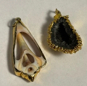 Par de colgantes vintage de hoja de oro - concha marina y geoda - Imagen 1 de 8