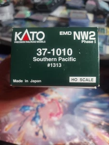 KATO 37-1010 HO Scale Southern Pacific EMD NW2 Phase 1 #1313 - Picture 1 of 6