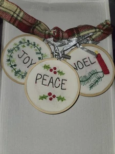 Joy Peace Noel Christmas Needlepoint Round Wall Hangings Or Ornaments Handmade - Picture 1 of 8