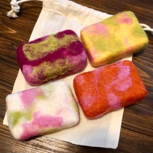 Barra de jabón artesanal de fieltro natural sebo lana islandesa exfoliante de larga duración - Imagen 1 de 6