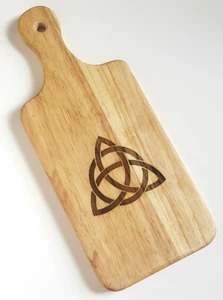 Tabla de queso Trinity Knot con mango 13"" x 5 1/2"" x 3/4"" tabla de cortar hecha a mano - Imagen 1 de 4