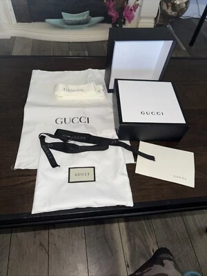 Черно-белая коробка GUCCI с тканью и мешком для пыли, конверт с подарочной картой - Изображение 1 из 4