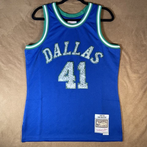 Dallas Mavericks Dirk Nowitzki Mitchell & Ness Swingman NBA Jersey Mens Medium Cover