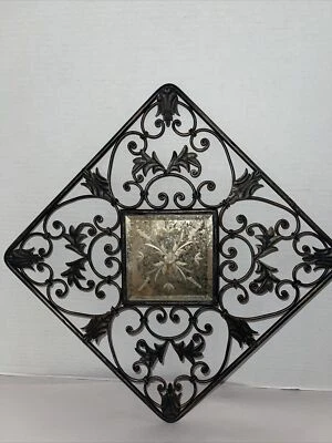 Grade de parede escultura ferro forjado metal bronzeado pendurado vidro espelhado 12” vintage - Imagem 1 de 4