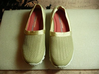 Zapatos para mujer Skechers de espuma viscoelástica talla 6, beige sin cordones Foto 1 de 4