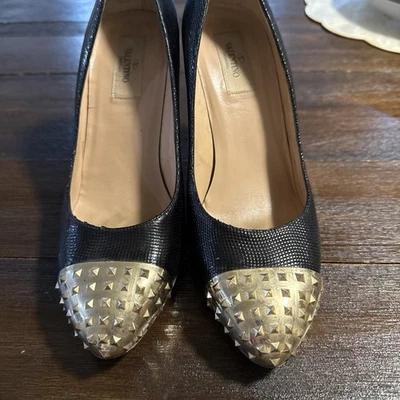 Valentino Garavani Plataformas Puntera Dorada Tachonadas Gamuza Negra 39 1/2 Foto 1 de 4