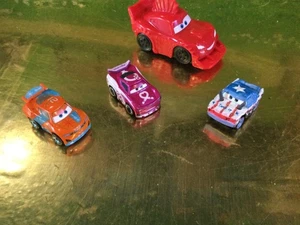 DISNEY CARS FILM PRESSOFUSO E 1 VEICOLI/AUTO IN PLASTICA, 2” & 3” - Foto 1 di 10