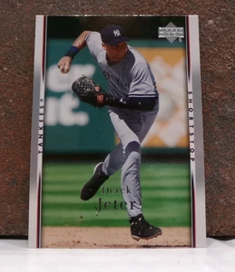 BASEBALL KARTE UPPER DECK DEREK JETER NEW YORK YANKEES IN AKTION ALS SHORTSTOP - Bild 1 von 2