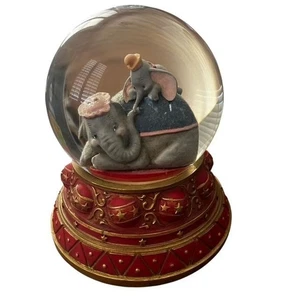 Hallmark Disney Dumbo Snow Globe - Picture 1 of 7