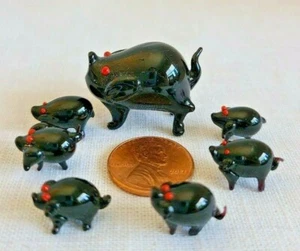 Lote de 7 estatuillas de micro lechones de cerdo negro en miniatura de vidrio vintage #7 - Imagen 1 de 4