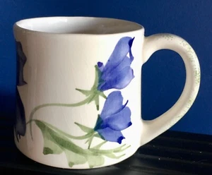HANDPAINTED CERAMIC COFFEE MUG ~ 3” HIGH ~ 3” DIAMETER ~ NEW ~ SIGNED - Picture 1 of 11