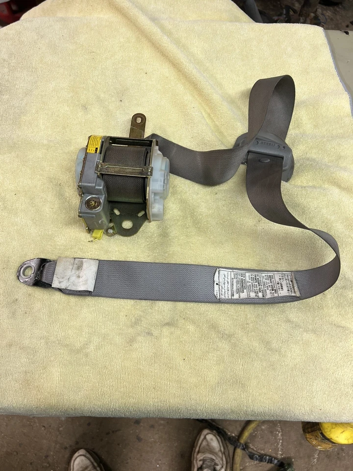 Toyota Avalon 2000-2004 diestro pasajeros delantero gris retractor de cinturón de seguridad OEM 01 02 03 Foto 1 de 1