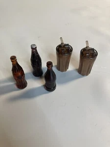 Barbie Modepuppe Braun Miniatur Flaschen und Gläser Eis - Bild 1 von 2