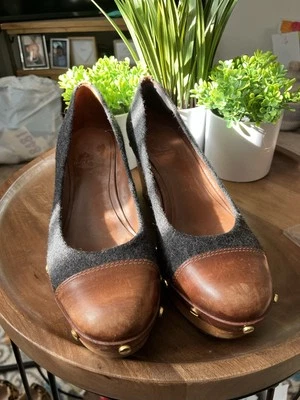 Zapatos de madera Tory Burch Greta gris N marrón  Foto 1 de 4