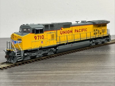 Athearn Genesis HO ATHG31522 Dash 9-44CW Locomotive Union Pacific #9710 *Used/LN - Image 1 of 4