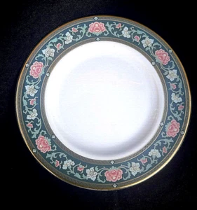 Royal Doulton TUDOR COURT Dinner plate. Diameter 10¾ inches.27.3 cms - Bild 1 von 2
