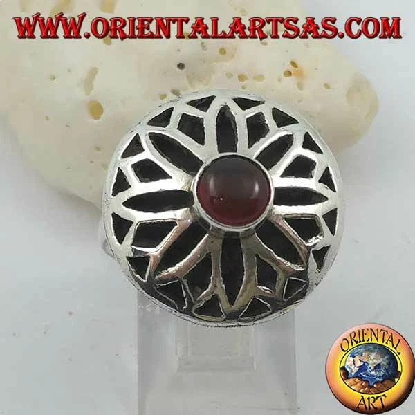Anello in Argento 925‰ tondo con fiori sovrapposti in altorilievo e corniola - Immagine 1 di 1