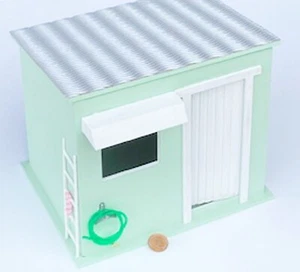 Maison de Poupées en Bois Hangar Peint Et Décoré 1:12 Miniature Jardin Tumdee - Bild 1 von 11