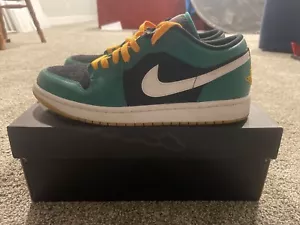 Size 9- Air Jordan 1 SE Low Christmas - Picture 1 of 8