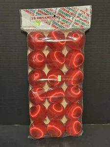 Ornamenti palline rosse natalizie infrangibili seta satinata lucida vintage NOS - Foto 1 di 6