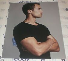 THEO JAMES SIGNED HOT SERIOUS STUD 8X10 PHOTO AUTOGRAPH COA DIVERGENT WITCHER