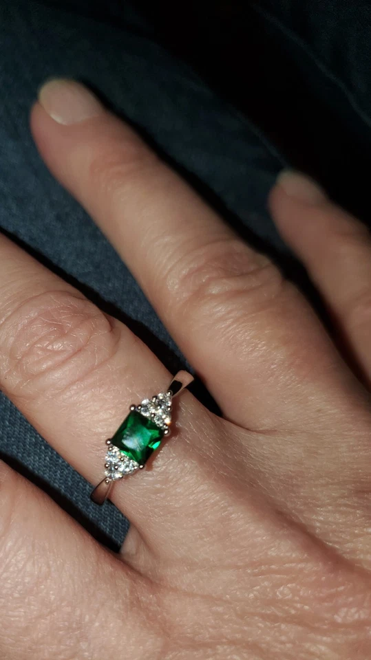 Talla 9. Montura esmeralda y diamonique nueva con etiquetas Foto 1 de 1