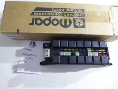 Chrysler Voyager GS 2.4 3.0 3.3 3.8 caja fusibles relé caja de fusibles NUEVO Foto 1 de 4