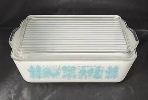 Plato de refrigerador cubierto turquesa con estampado de mantequilla Amish de 1 1/2 cuartos de galón PYREX - Imagen 1 de 8
