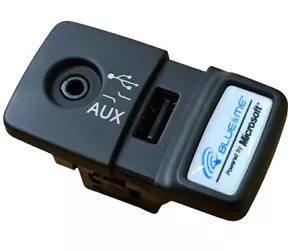 500 Panda Punto Blue and Me USB Media Player AUX Socket New & Genuine Fiat - Picture 1 of 7